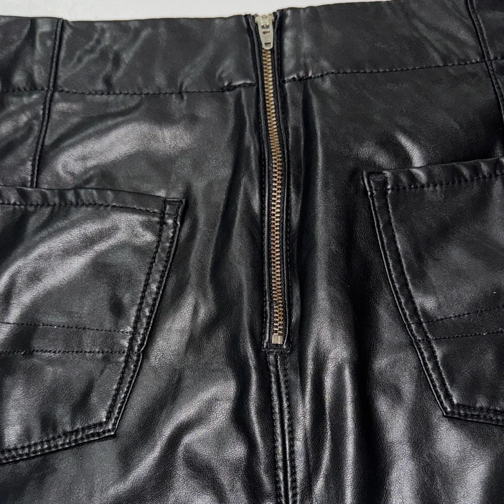 American Eagle High Rise‎ Stretch Black Faux Leather Mini Skirt